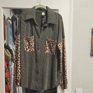 7th Ray Green Button-Up Shirt with Leopard Print Accents